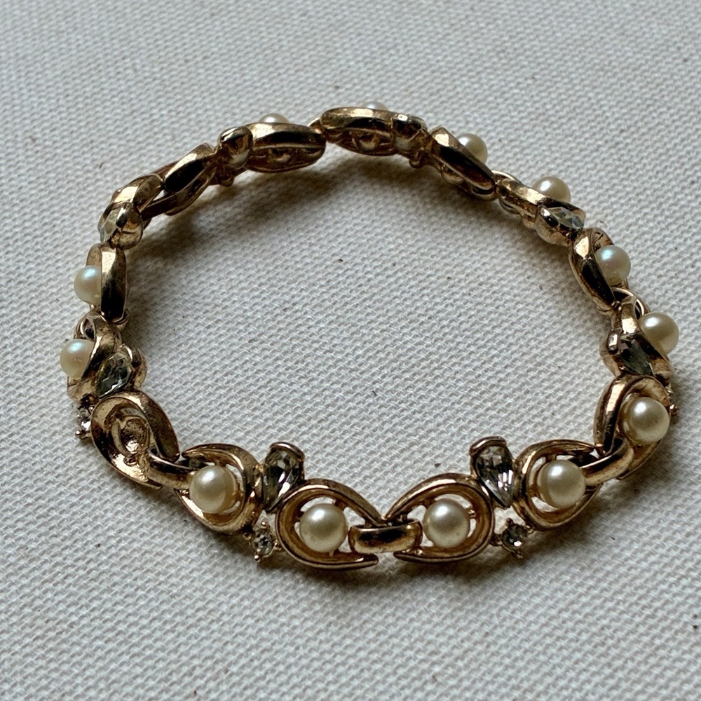Vintage Crown Trifari Faux Pearl Rhinestone Gold Tone Link Bracelet Signed